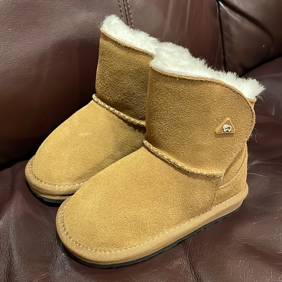 Snow boots from Australia. The brand is EVERAU, everaustralia. Never been worn. - Picture 1 of 13